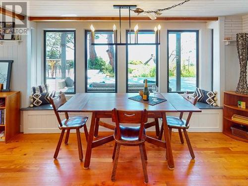 1900/1898 Vancouver Blvd, Savary Island, BC - Indoor Photo Showing Dining Room