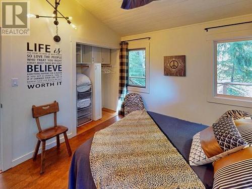 1900/1898 Vancouver Blvd, Savary Island, BC - Indoor Photo Showing Bedroom