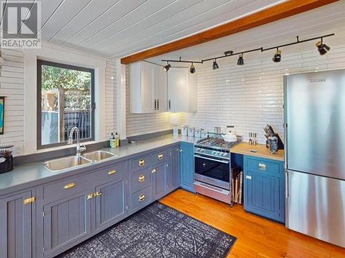 1900/1898 Vancouver Blvd, Savary Island, BC - Indoor Photo Showing Kitchen With Double Sink