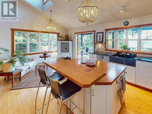 1900/1898 Vancouver Blvd, Savary Island, BC - Indoor Photo Showing Dining Room