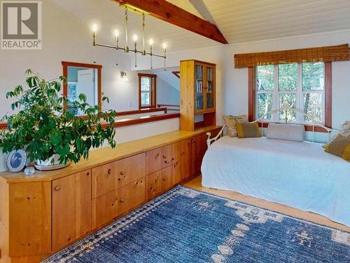 1900/1898 Vancouver Blvd, Savary Island, BC - Indoor Photo Showing Bedroom