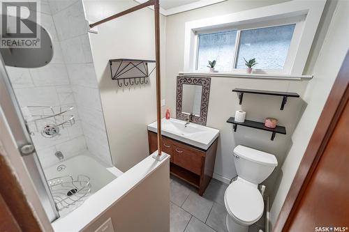 2464 Wallace Street, Regina, SK - Indoor Photo Showing Bathroom