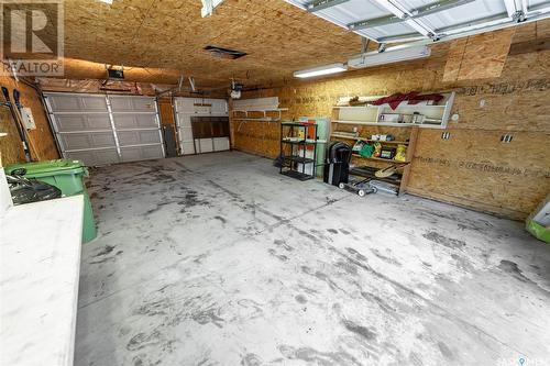 2464 Wallace Street, Regina, SK - Indoor Photo Showing Garage