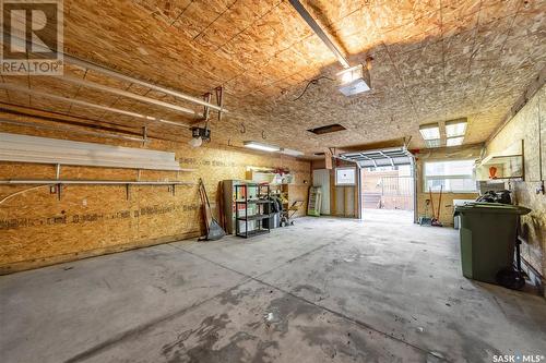 2464 Wallace Street, Regina, SK - Indoor Photo Showing Garage