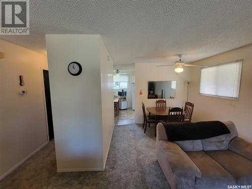 343 La Ronge Road, Saskatoon, SK - Indoor Photo Showing Living Room