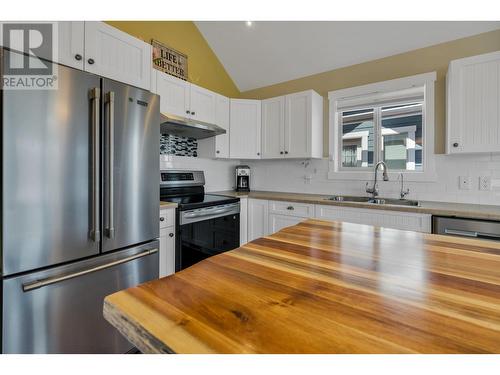 6816 Madrid Way Unit# 307, Kelowna, BC - Indoor Photo Showing Kitchen With Double Sink