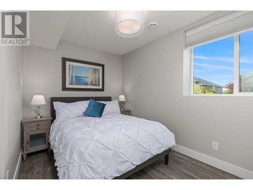 415 Carnoustie Drive, Kelowna, BC - Indoor Photo Showing Bedroom