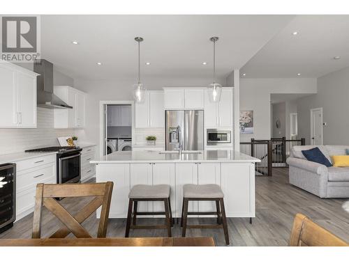 415 Carnoustie Drive, Kelowna, BC - Indoor Photo Showing Kitchen With Upgraded Kitchen