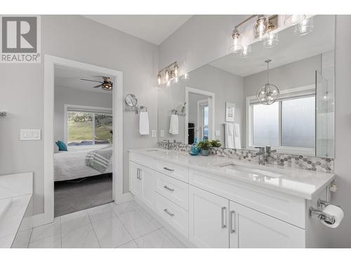 415 Carnoustie Drive, Kelowna, BC - Indoor Photo Showing Bathroom