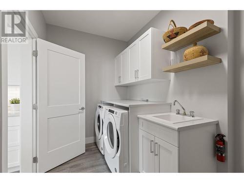 415 Carnoustie Drive, Kelowna, BC - Indoor Photo Showing Laundry Room