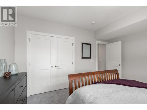 415 Carnoustie Drive, Kelowna, BC - Indoor Photo Showing Bedroom