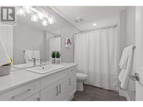 415 Carnoustie Drive, Kelowna, BC - Indoor Photo Showing Bathroom