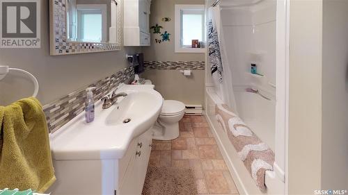 72 Canary Drive, Glen Harbour, SK - Indoor Photo Showing Bathroom