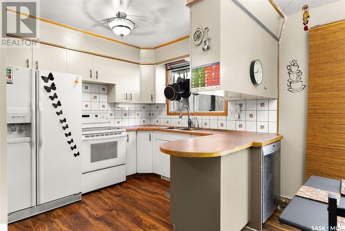 78 Aitken Crescent, Regina, SK - Indoor Photo Showing Kitchen With Double Sink