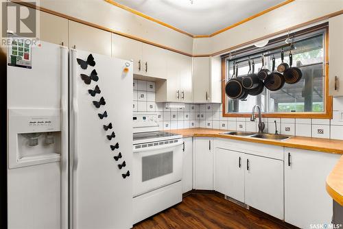 78 Aitken Crescent, Regina, SK - Indoor Photo Showing Kitchen With Double Sink