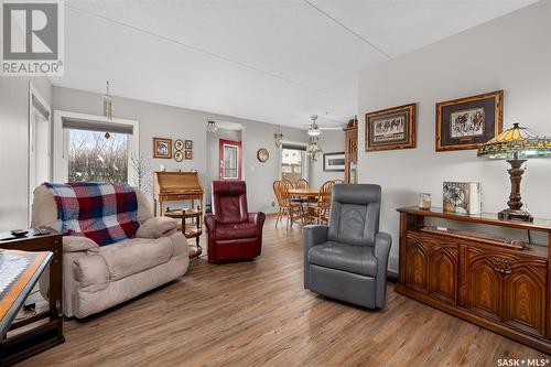 A 279 Hochelaga Street E, Moose Jaw, SK - Indoor Photo Showing Living Room