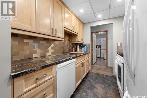 A 279 Hochelaga Street E, Moose Jaw, SK - Indoor Photo Showing Kitchen