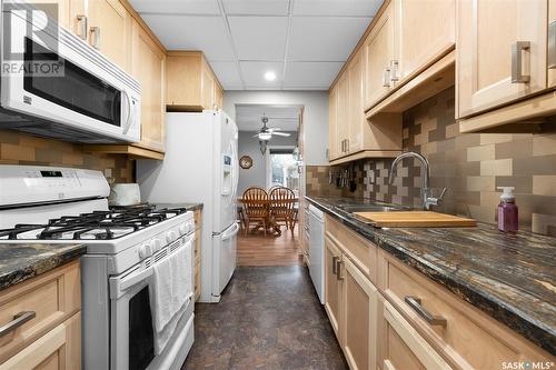 A 279 Hochelaga Street E, Moose Jaw, SK - Indoor Photo Showing Kitchen