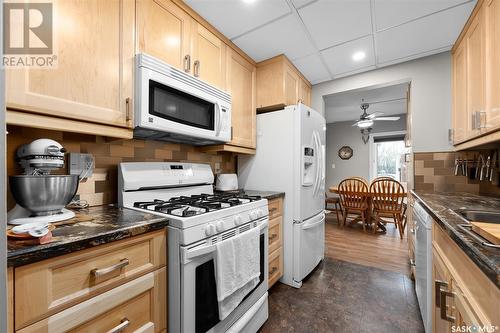 A 279 Hochelaga Street E, Moose Jaw, SK - Indoor Photo Showing Kitchen With Double Sink