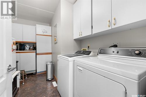A 279 Hochelaga Street E, Moose Jaw, SK - Indoor Photo Showing Laundry Room