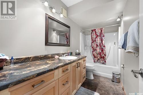 A 279 Hochelaga Street E, Moose Jaw, SK - Indoor Photo Showing Bathroom