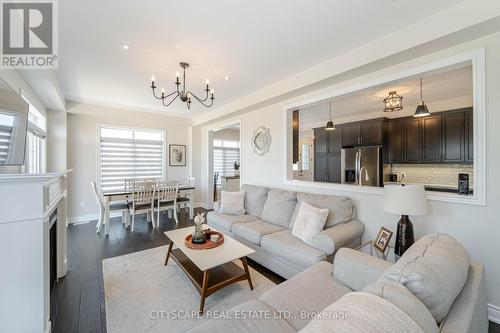 140 Robertson Road E, Hamilton, ON - Indoor Photo Showing Living Room