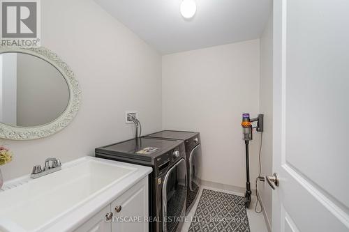 140 Robertson Road E, Hamilton, ON - Indoor Photo Showing Laundry Room