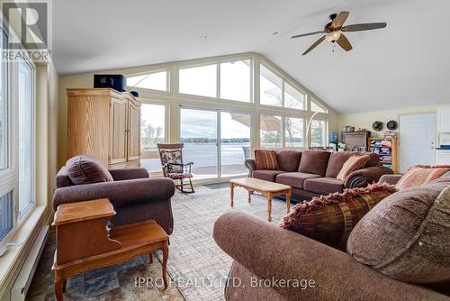 319 Fire Route 4, North Kawartha, ON - Indoor Photo Showing Living Room