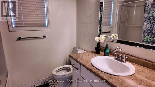 11428 Timber Bay Crescent, Windsor, ON - Indoor Photo Showing Bathroom
