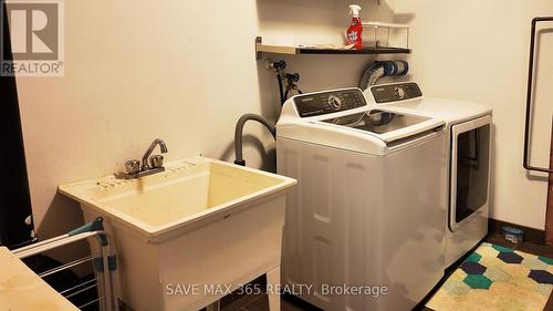 11428 Timber Bay Crescent, Windsor, ON - Indoor Photo Showing Laundry Room