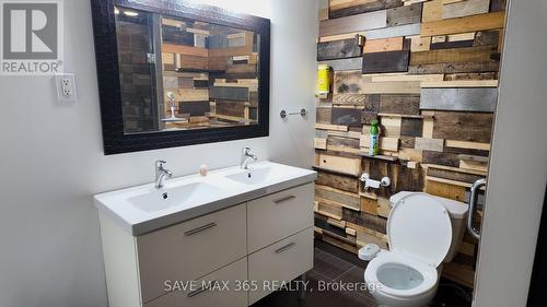11428 Timber Bay Crescent, Windsor, ON - Indoor Photo Showing Bathroom