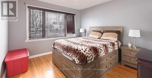 4343 Mount Royal Drive, Windsor, ON - Indoor Photo Showing Bedroom