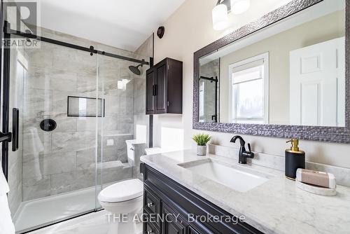 2915 Jennifer Drive, Peterborough, ON - Indoor Photo Showing Bathroom
