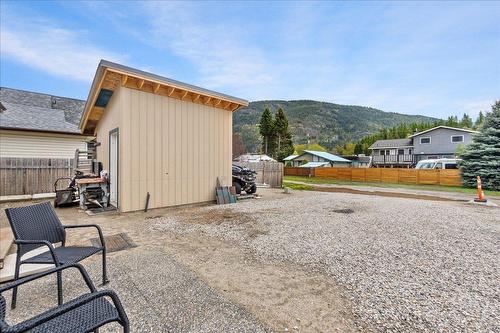 1 - 733 Railway Avenue, Salmo, BC - Outdoor With Exterior