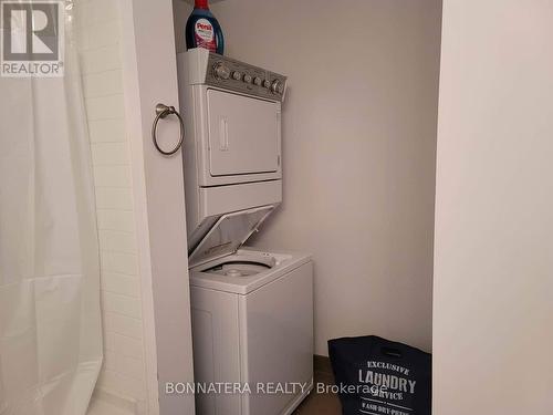 508 - 2486 Old Bronte Road, Oakville, ON - Indoor Photo Showing Laundry Room