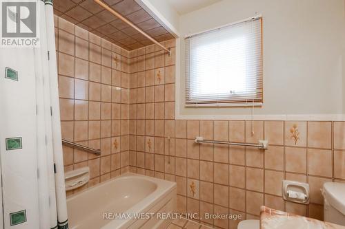 8 Marker Court, Toronto, ON - Indoor Photo Showing Bathroom
