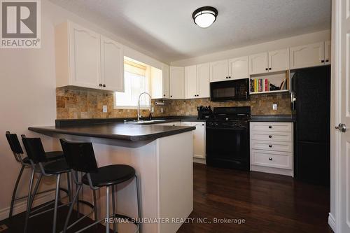 1000 South Wenige Drive, London, ON - Indoor Photo Showing Kitchen