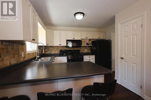 1000 South Wenige Drive, London, ON - Indoor Photo Showing Kitchen With Double Sink