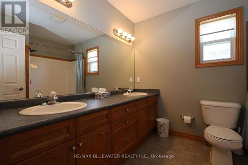 1000 South Wenige Drive, London, ON - Indoor Photo Showing Bathroom