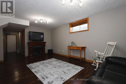 1000 South Wenige Drive, London, ON - Indoor