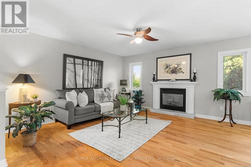 117 St. Georges Court, Alnwick/Haldimand, ON - Indoor Photo Showing Living Room With Fireplace
