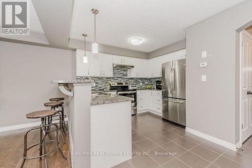 32 - 167 Arkell Road, Guelph, ON - Indoor Photo Showing Kitchen With Stainless Steel Kitchen With Upgraded Kitchen