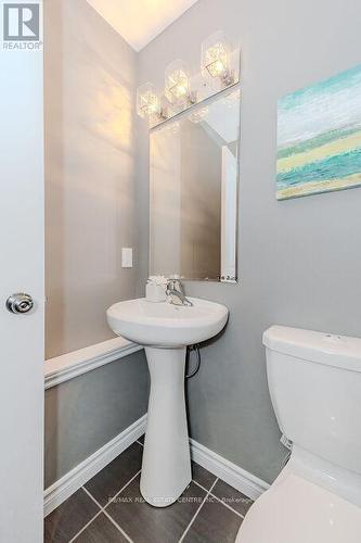 32 - 167 Arkell Road, Guelph, ON - Indoor Photo Showing Bathroom