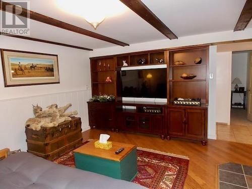 1432 Flett Road, Williams Lake, BC - Indoor Photo Showing Living Room