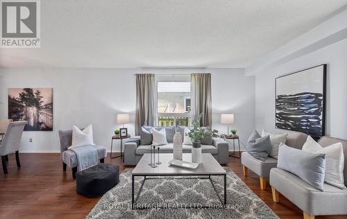 10 Kipling Crescent, Ajax, ON - Indoor Photo Showing Living Room