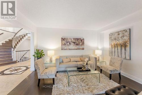 545 Binns Avenue, Newmarket, ON - Indoor Photo Showing Living Room