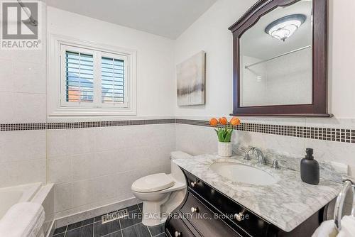 545 Binns Avenue, Newmarket, ON - Indoor Photo Showing Bathroom