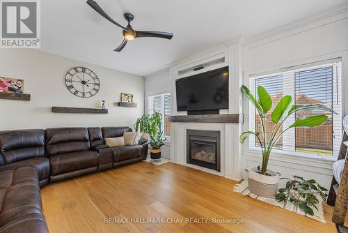 118 Hutchinson Drive, New Tecumseth, ON - Indoor Photo Showing Living Room With Fireplace