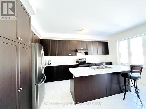 128 Victoria Wood Avenue, Springwater, ON - Indoor Photo Showing Kitchen With Double Sink With Upgraded Kitchen
