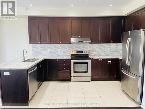 178 Sky Harbour Drive, Brampton, ON - Indoor Photo Showing Kitchen With Double Sink With Upgraded Kitchen